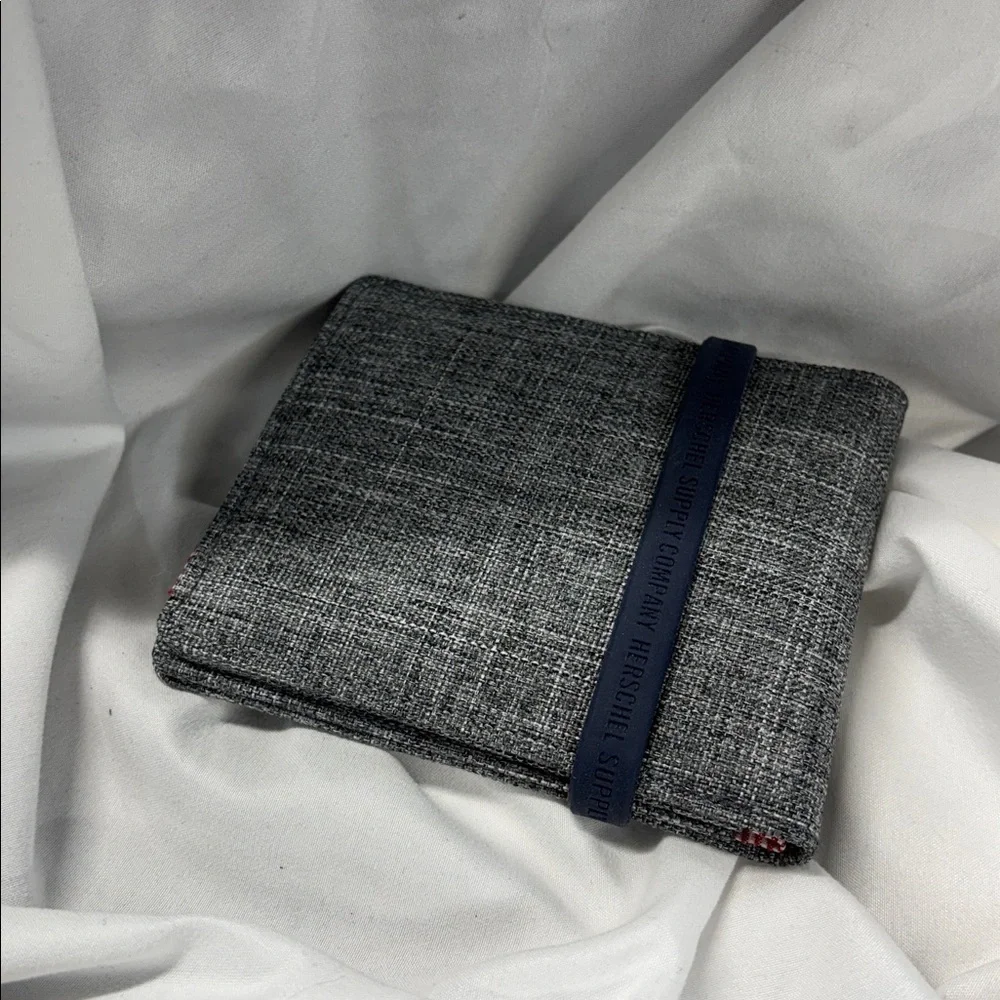 The Herschel Supply Company Gordon Peacoat Black and Gray white card Holder
